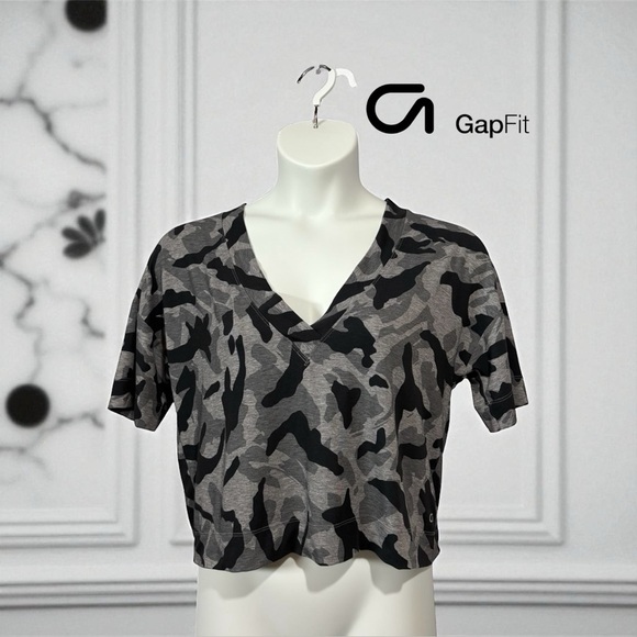 GAP Fit, Camo V-Neck T-Shirt, Small, Black & Gray - Picture 1 of 8